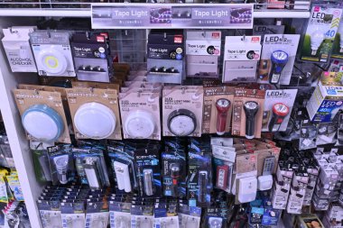 In Japan , there are 100-yen shops where you can buy everything for 100 yen before tax. There are many other products such as household goods, food, stationery, electrical appliances, etc.