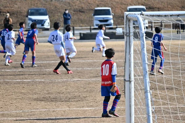Uma Cena Jogo Futebol Juvenil Menino Esportes Fundo Material — Fotografia de Stock