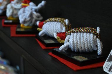  Japonya gezisi. Geleneksel gemi 'Iga örgülü kablo'. Iga Şehri, Mie Bölgesi. İpek iplikten örülmüş ve Japon giysileri için kullanılıyor. Geçmişte, zırh ve kılıç olarak kullanılırdı..