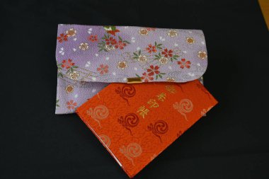 'Goshuin', Japonya 'da söylendiği gibi, bir keşiş tarafından el yazısıyla yazılmış ve tapınaklarda ve tapınaklarda ibadet edenlere verilen bir mühür. Ayrıca Goshuin için kullanılan deftere Goshuincho denir..