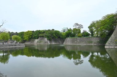 Japonya gezisi. Nagoya Şatosu, Aichi ilinin Nagoya şehrinde yer alan bir kaledir. Ieyasu Tokugawa, Oda Nobunaga 'nın doğduğu kaleye Nagoya Şatosu' nu inşa etti..