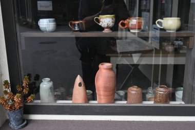 Japonya gezisi. 'Tokoname ware town gezinti sahnesi'. Tokoname Şehri, Aichi Bölgesi.