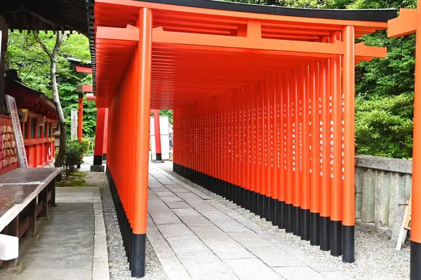 Torii Bermellón Santuario Japonés Bermellón Usa Porque Los Antiguos Japoneses —  Fotos de Stock
