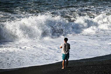 Yaz plajındaki balıkçılar. Deniz eğlencesi malzemesi.
