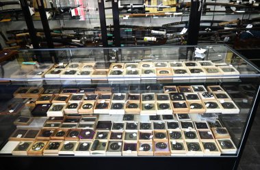 'Katana' (Japon kılıcı / samuray kılıcı), Japon samuray savaşçılarının uzun kılıcıdır. Japonya 'yı gezmek için arka plan materyali.