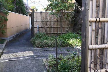 Bambudan yapılmış geleneksel bir Japon çiti. Yerleşik arka plan materyali.