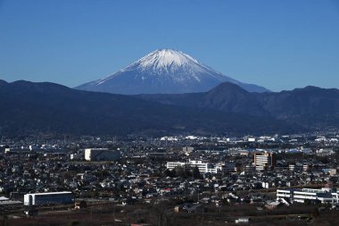 Dağ 'ın çeşitli sahneleri. Fuji. Japonya 'nın ünlü dağı, Mt. Fuji, günün ve mevsimin saatlerine bağlı olarak çeşitli ifadeler gösteren harika bir dağdır..