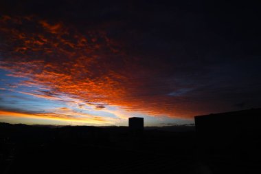 Otel penceresinden güzel bir sabah manzarası. Doğal güzellik arka plan materyali.