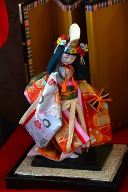 Japon Turizmi - Hinamatsuri (Bebek Festivali). Kızların büyümesi ve mutluluğu için dua eden Hinamatsuri 'de çeşitli Hina bebekleri sergileniyor..