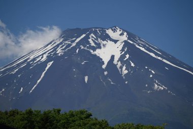 Japonya 'da turizm. Haziran 'da Yamanashi ilindeki Kawaguchi Gölü' nden Fuji Dağı görüldü. Temmuz 'daki dağ açılışını dört gözle bekliyorum..