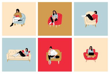 Kızlar koltukta oturuyor, kanepede oturuyorlar. Dizüstü bilgisayarı olan kadın, kitap sandalyede. Serbest çalışmak ya da konsept çalışmak. Kadın karakter, çevrimiçi sohbet, dizüstü bilgisayar kullanarak, dinlenerek veya dinlenerek