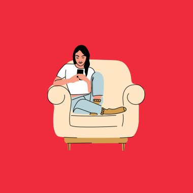 Evdeki kanepede oturan kız. Kanepede dizüstü bilgisayarı olan kadın. Serbest çalışmak ya da konsept çalışmak. Kadın karakter, çevrimiçi sohbet, dizüstü bilgisayar kullanarak, dinlenerek veya dinlenerek