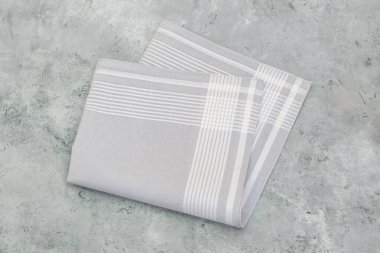 Erkekler için klasik soyulmuş mendil.