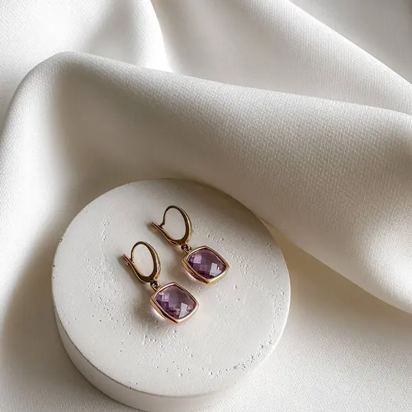 Gül altınından modern mor ametist küpeler..