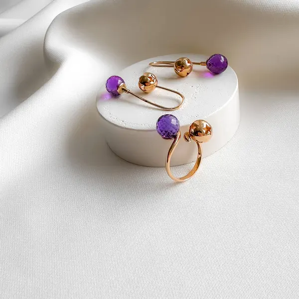 Mor ametistli modern altın küpe.. 