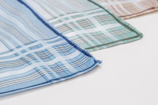 Kahverengi mendil erkekler için..