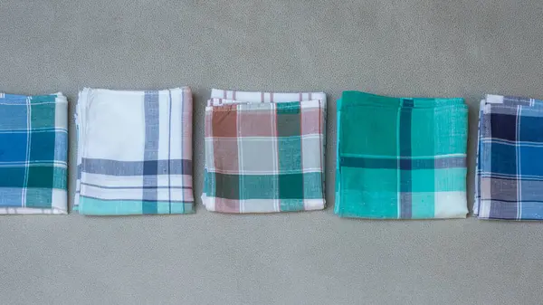 Erkekler için eski püskü mendiller..