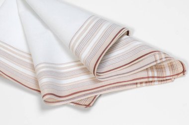 Erkekler için klasik soyulmuş mendil.