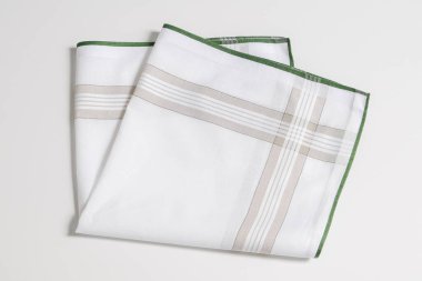 Beyaz arka planda çizgili klasik erkek mendili..