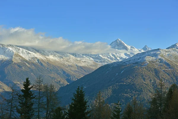 Dent Blanche Och Matterhorn Med Säsongens Första Snö Schweiziska Alperna — Stockfoto