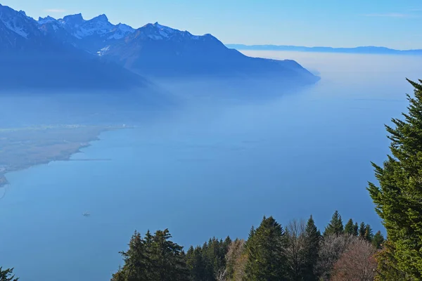 Imagem Atmosférica Névoa Sobre Lago Genebra Suíça — Fotografia de Stock