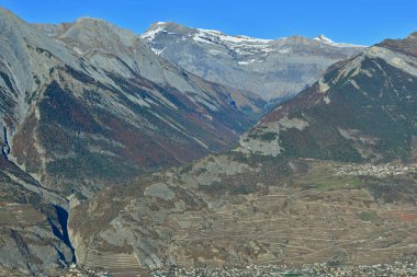 Güney İsviçre 'de Sion' un yukarısındaki Diablerets kayak alanının zirvesi