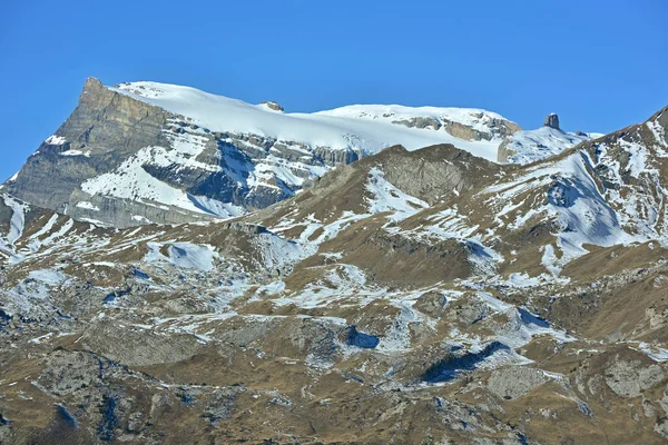 位于瑞士南部罗纳河谷之上的贝内塞阿尔卑斯山中的Diablerets冰川 — 图库照片