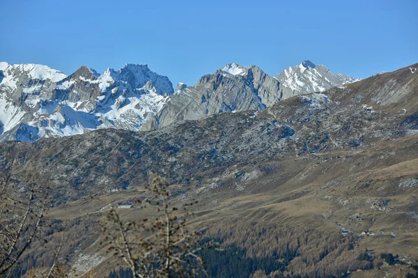 Die Gipfel Des Tete Tsernou Und Des Tete Pierre Grept — Stockfoto