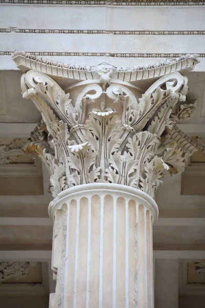 Kapitell Einer Korinthischen Säule Mit Akanthusdekor Vorhof Eines Antiken Römischen — Stockfoto