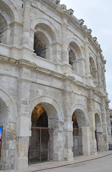 法国南部尼姆斯古罗马圆形剧场的外墙 世界上保存得最好的圆形剧场之一 — 图库照片