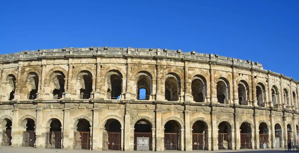 南フランスのニームにある古代ローマの円形劇場の外壁 世界で最も保存状態の良い円形劇場の一つ — ストック写真