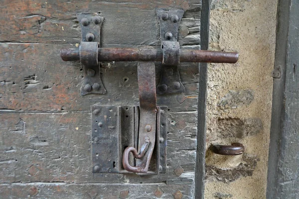 Medieval Forged Iron Bolt Oak Door Used Lock Town Gate — Stock Photo, Image