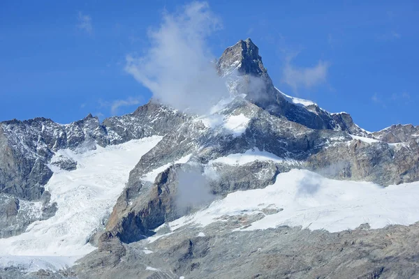 Zinalrothorn Sviçre Nin Güneyindeki Zermatt Yukarısındaki Alplerde Bulut Parçacıkları Ile — Stok fotoğraf