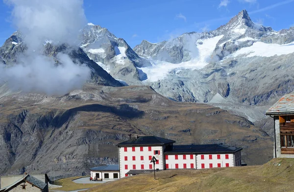 Hotel Górach Zermatt Untergabelhorn Zinalrothorn Tle — Zdjęcie stockowe