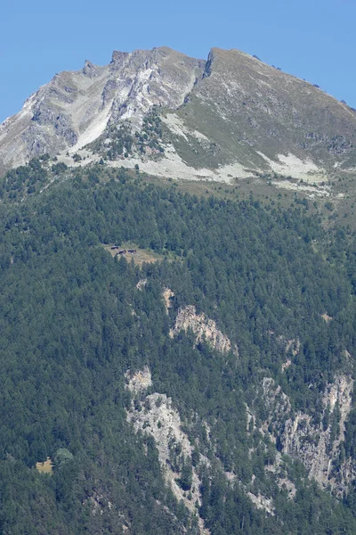 位于圣吕克滑雪区的伊尔霍恩山脉 位于安尼维耶山谷 位于瑞士南部阿尔卑斯山脉的锡耶尔上空 — 图库照片