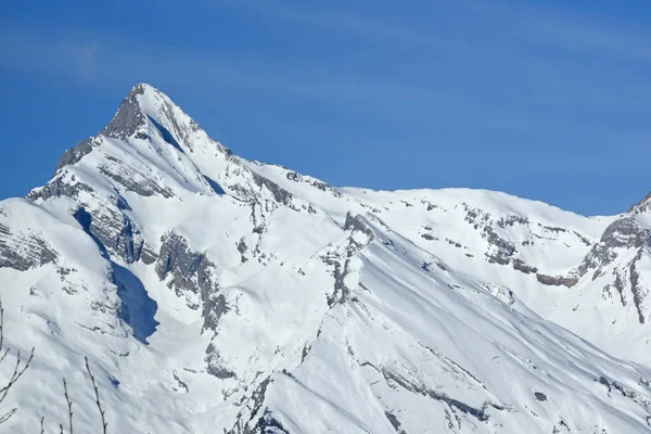 Pokryta Śniegiem Góra Południowych Alpach Szwajcarskich Zwana Haut Cry Nad — Zdjęcie stockowe