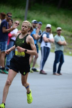 Zinal, SWitzERLAND - 7 Ağustos 2021 'de İsviçre' nin Zinal kentinde düzenlenen Sierre-Zinal Dünya Şampiyonası 'nda seçkin koşucu Frederic TRANCHAND (FRA)