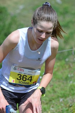 Zinal, SWitzERLAND - 7 Ağustos 2021, Sierre-Zinal Dünya Şampiyonası 'nda seçkin koşucu Alessandra SCHMID (SUI): 7 Ağustos 2021, Zinal, İsviçre