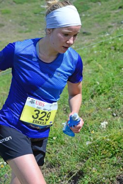 Zinal, SWitzERLAND - 7 Ağustos 2021 'de İsviçre' nin Zinal kentinde düzenlenen Sierre-Zinal Dünya Şampiyonası 'nda seçkin koşucu Anna-Stiina ERKILLA (FIN)