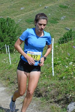 Zinal, SWitzERLAND - 7 Ağustos 2021 'de İsviçre' nin Zinal kentinde düzenlenen Sierre-Zinal Dünya Şampiyonası 'nda Elit koşucu Nuria Gil CLAPERA (ESP)