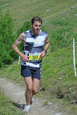 Zinal, SWitzerland - 7 AĞUSTOS: Seçkin koşucu, Robbie Simpson (GB) Sierre-Zinal Dünya Şampiyonası Addidas Takımı: 7 Ağustos 2021 Zinal, İsviçre