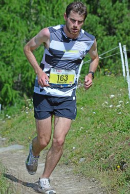 Zinal, SWitzerland - 7 AĞUSTOS: Seçkin koşucu, Robbie Simpson (GB) Sierre-Zinal Dünya Şampiyonası Addidas Takımı: 7 Ağustos 2021 Zinal, İsviçre