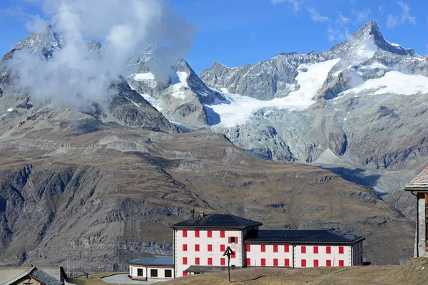 Riffelberg Con Vistas Obergabelhorn Zinalrothorn Los Alpes Suizos Sobre Zermatt Imagen de archivo