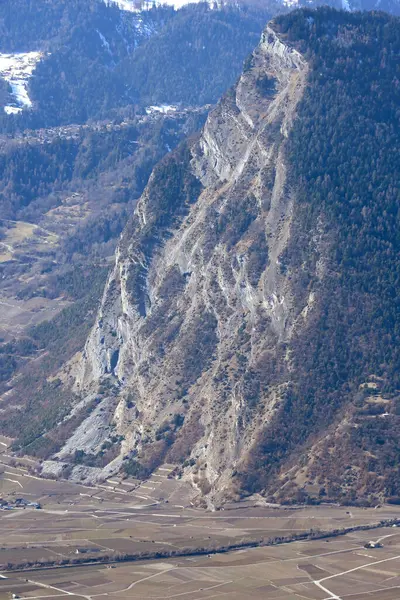 Montaña Llamada Routia Los Alpes Suizos Del Sur Por Encima Fotos De Stock