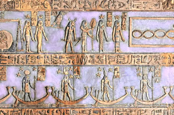 在埃及登得拉市的黄道带系列画了精美的浮雕小画像 展示了双子座和天秤座 — 图库照片