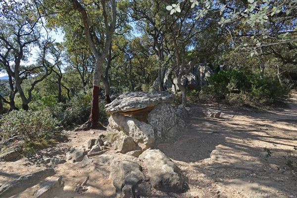 Prehistorický Delmen Vyrobený Čtyř Svislých Kamenných Stěn Velkého Střešního Kamene — Stock fotografie