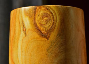 Kayısı kabının yakın çekimi, güzel taneleri gösteriyor.