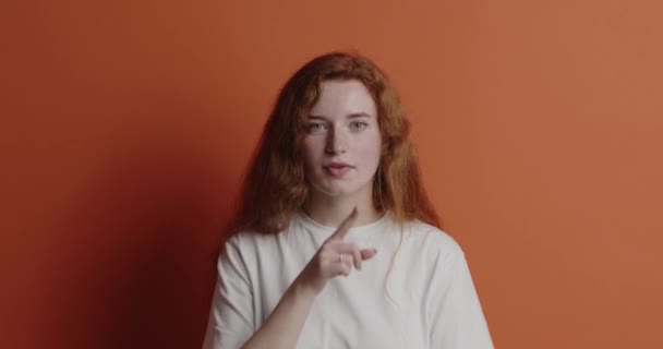 Ginger Girl Shh Gesture Pleased Smiling Woman Making Secret Gesture — Stock Video