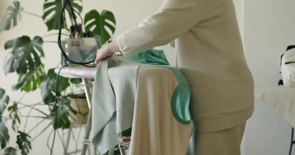 Personnalisez Repassage Tissu Fers Coudre Futurs Sweat Shirt Dans Atelier — Video
