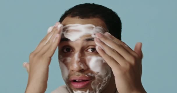Face Skin Care Multiracial Man Cleaning Facial Skin Foam Soap — Stock Video